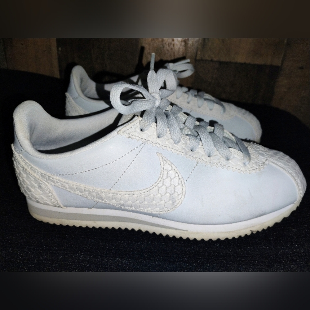 Nike Snakeprint Cortez White Sneakers Shoes Size 7 Women's